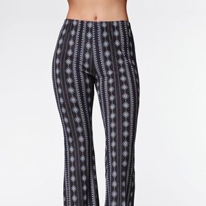 Kendall & Kylie flare out pants